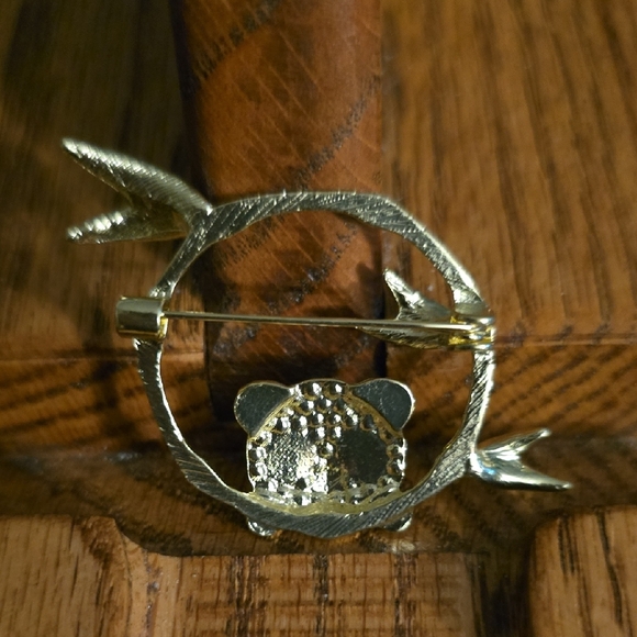 **Giveaway***Panda Brooch with Gold Colored Circle, Green Leaves and Rhinestones - Picture 4 of 4